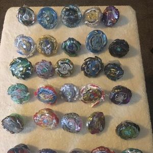 30 Hasbro Beyblade + launchers +  1 stadium, very good used condition